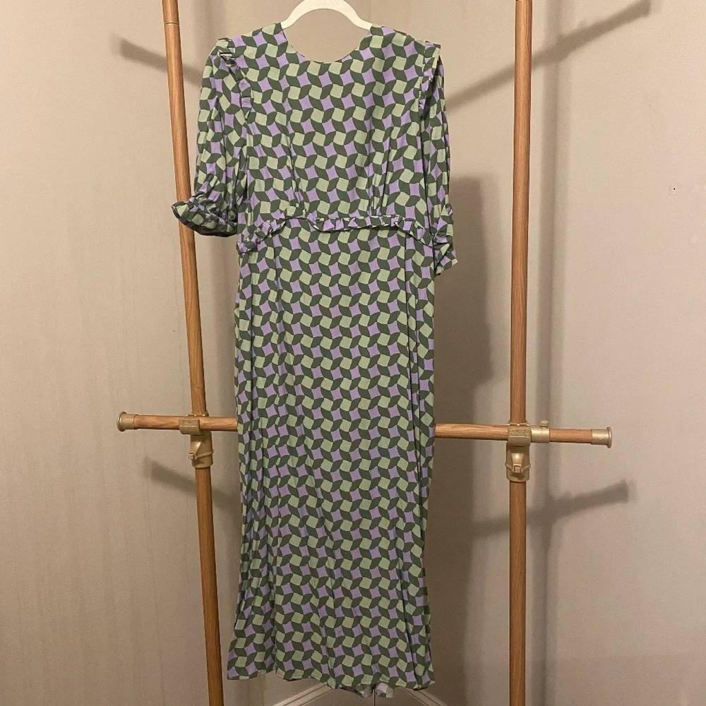 Retro Midi Dress with Sweet Ruffle Detailing